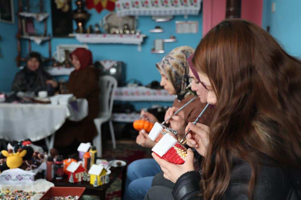 Elazığ'da Kadınların El Emekleriyle Aile Ekonomisine Destek
