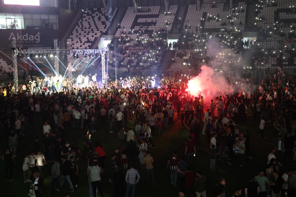 Elazığspor'un Görkemli Şampiyonluk Kutlamaları Unutulmaz Anlara Sahne Oldu!